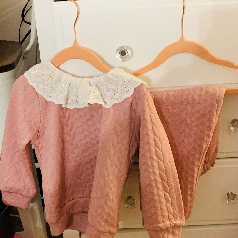 12 PIECES OF MOSTLY NEVER BEEN WORN 3-4T GIRLS CLOTHES
